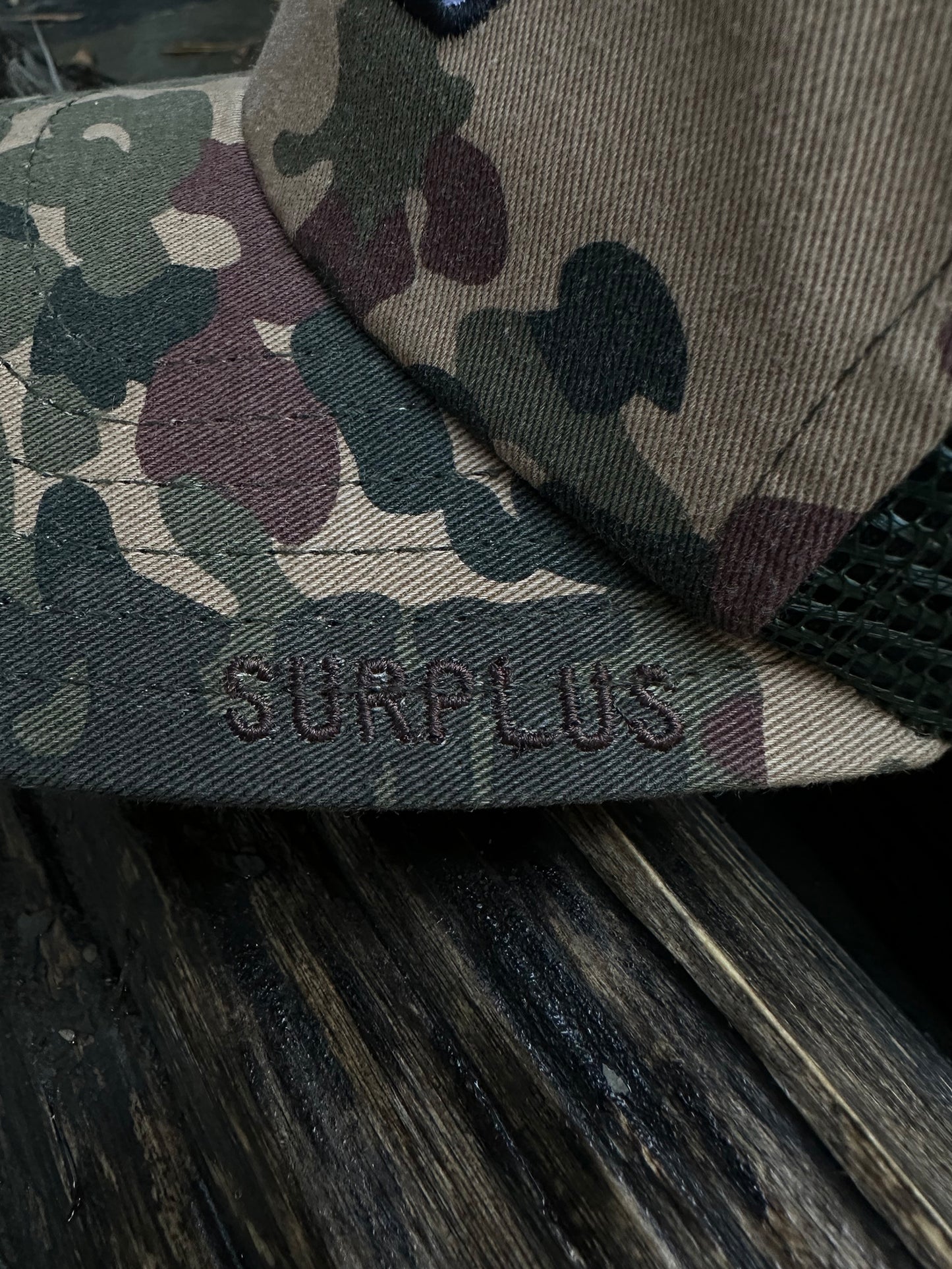 SURPLUS TRUCKER HAT / CAMO